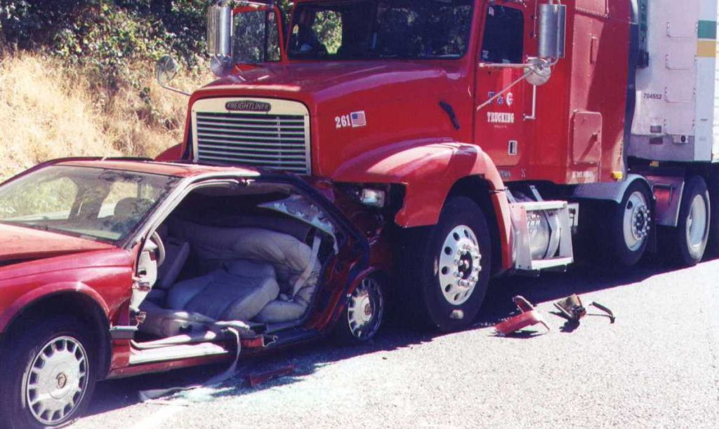 El Mejor Bufete Legal de Abogados de Accidentes de Semi Camión, Abogados Para Demandas de Accidentes de Camiones Gardena California